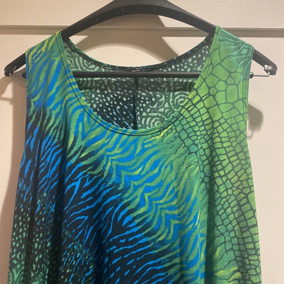 No tagsPit to pit 21” kerchief top. - Picture 3 of 5